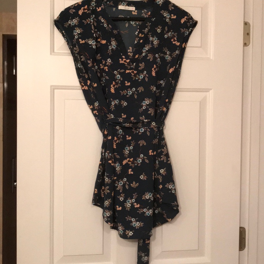 Floral short sleeve shirt with tie